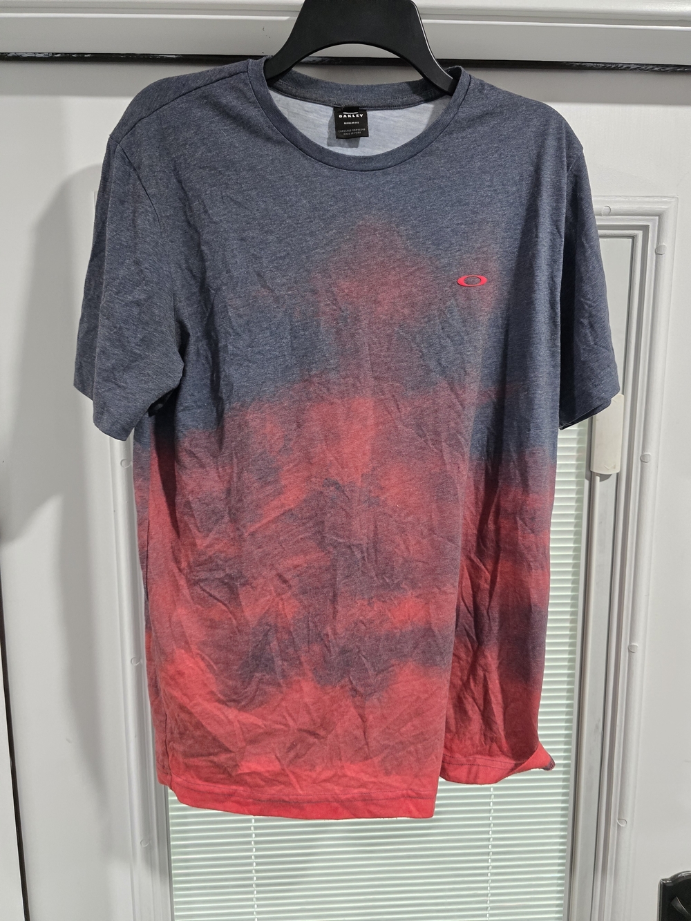 Oakley Men's Fade Crew Tee in Navy and Red